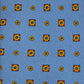 Cravatta in seta azzurra con microfantasia geometrica gialla e blu