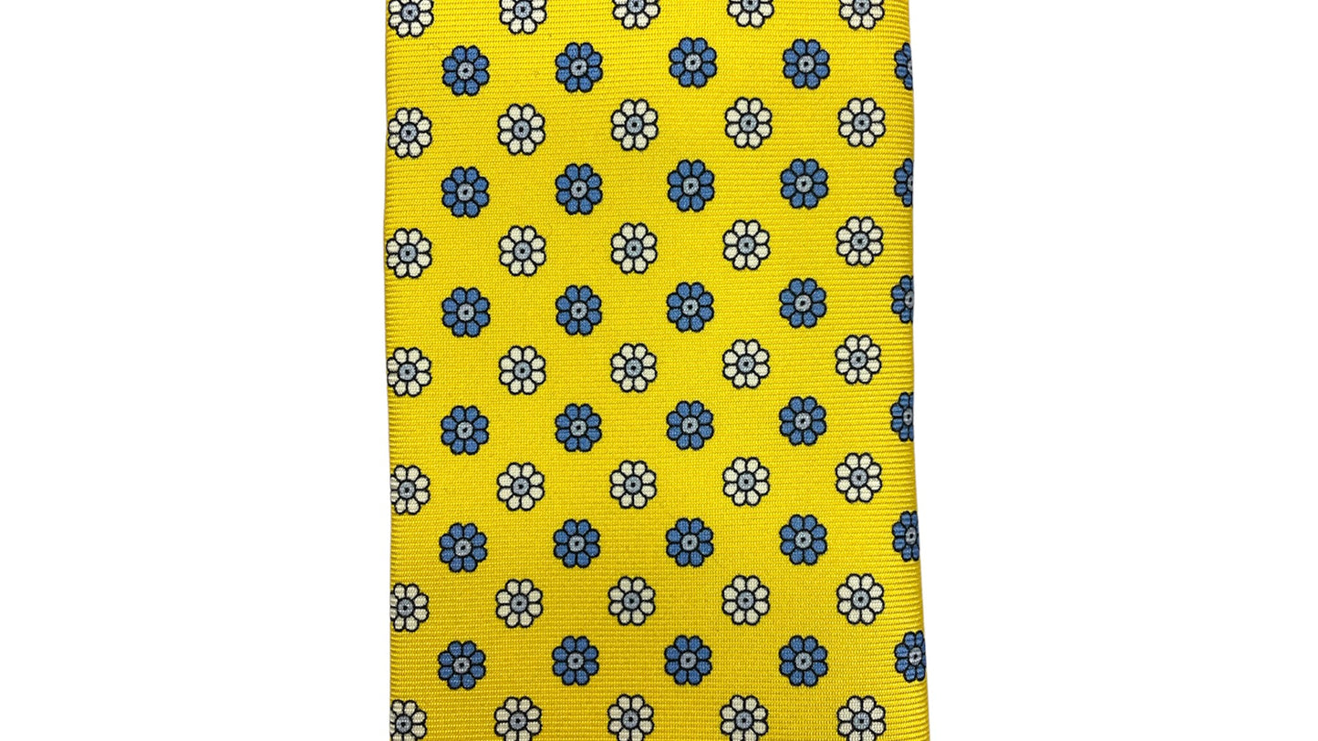 Cravatta seta gialla con fiori celesti e bianchi